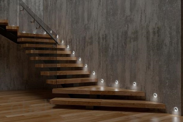 كشافات (سبوت) لإضاءة السلالم, الإضاءة في السلالم